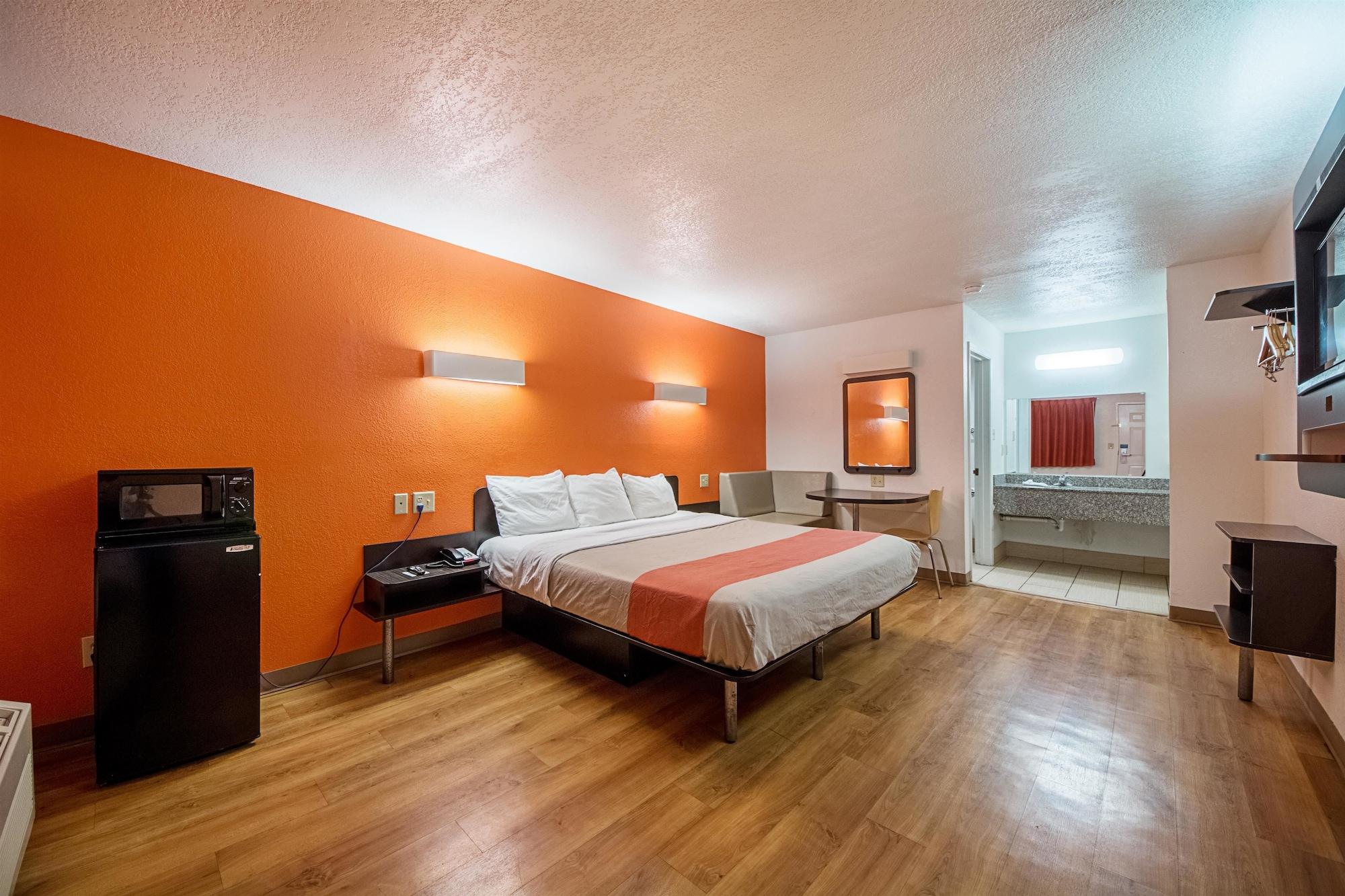Motel 6-San Antonio, Tx - Fiesta Trails Bagian luar foto
