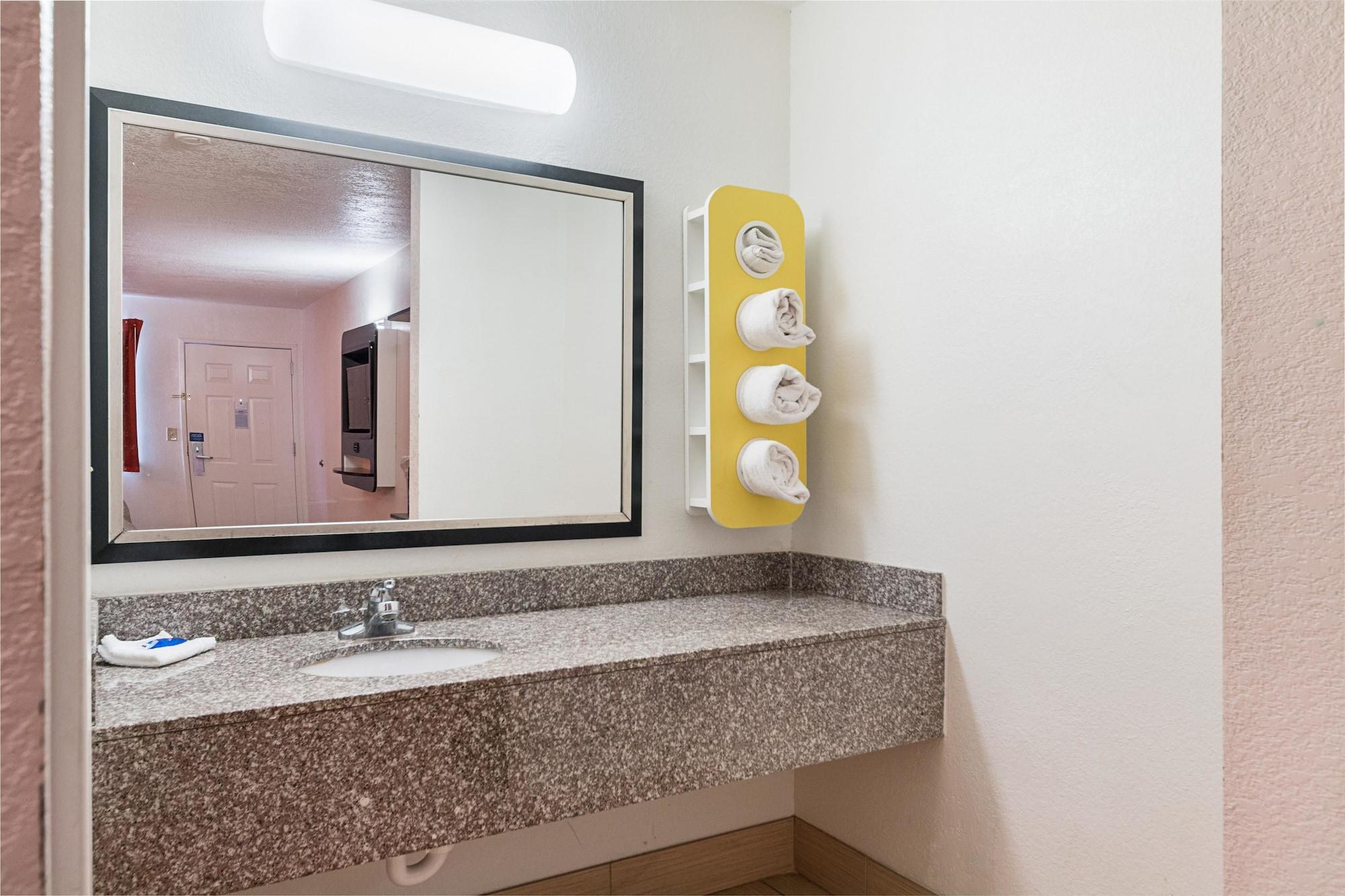 Motel 6-San Antonio, Tx - Fiesta Trails Bagian luar foto
