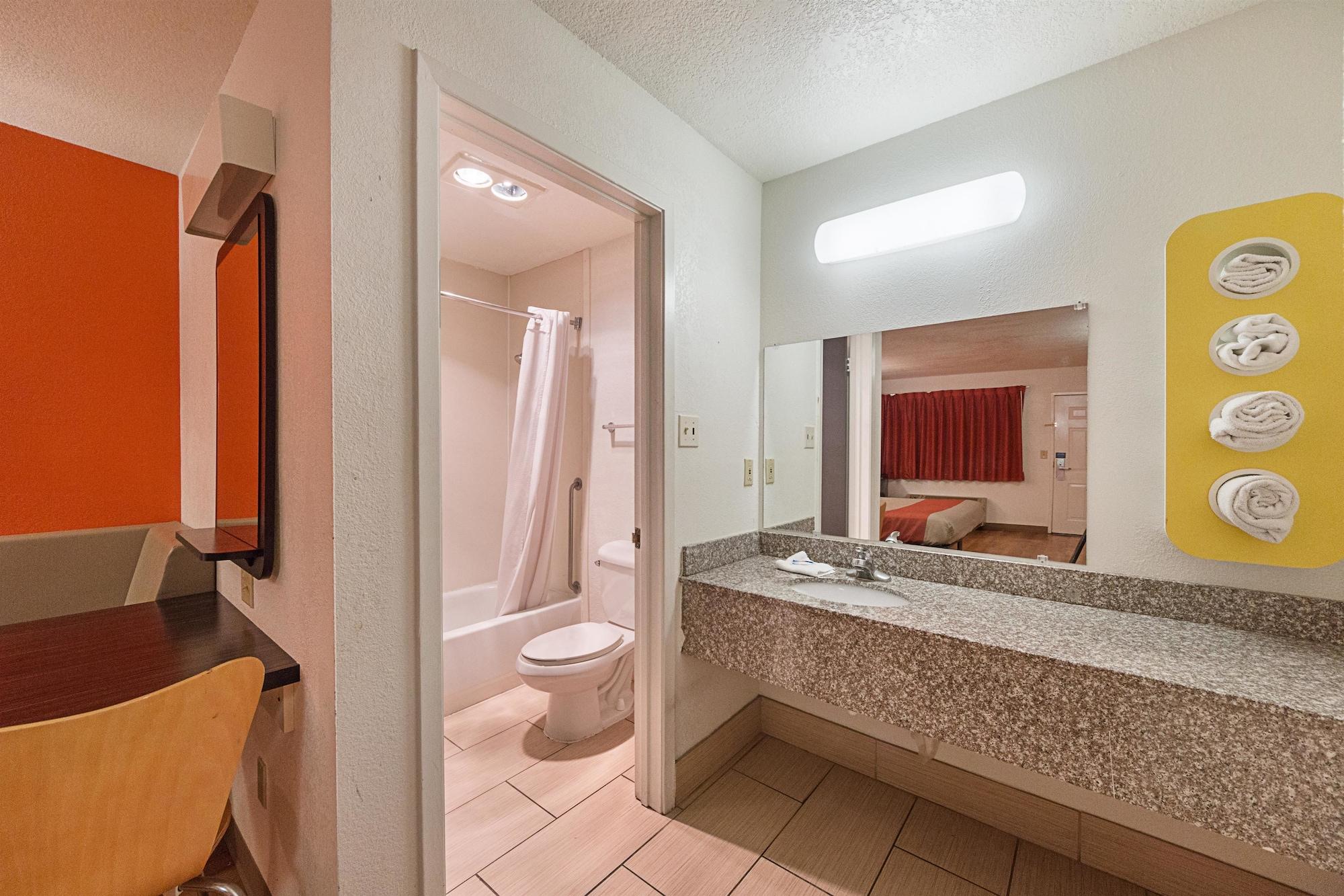 Motel 6-San Antonio, Tx - Fiesta Trails Bagian luar foto