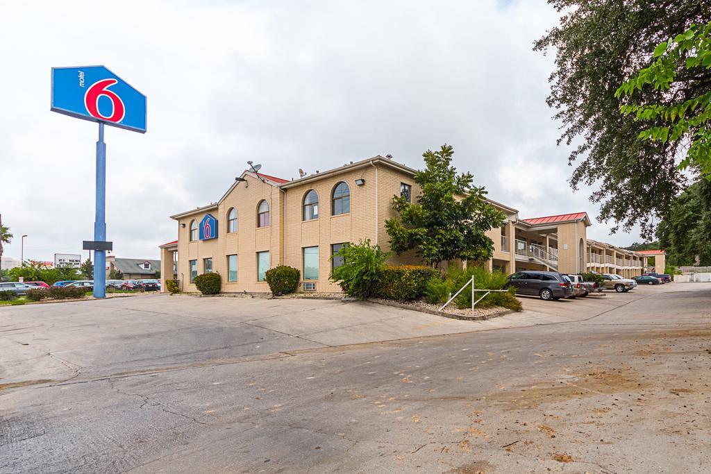 Motel 6-San Antonio, Tx - Fiesta Trails Bagian luar foto