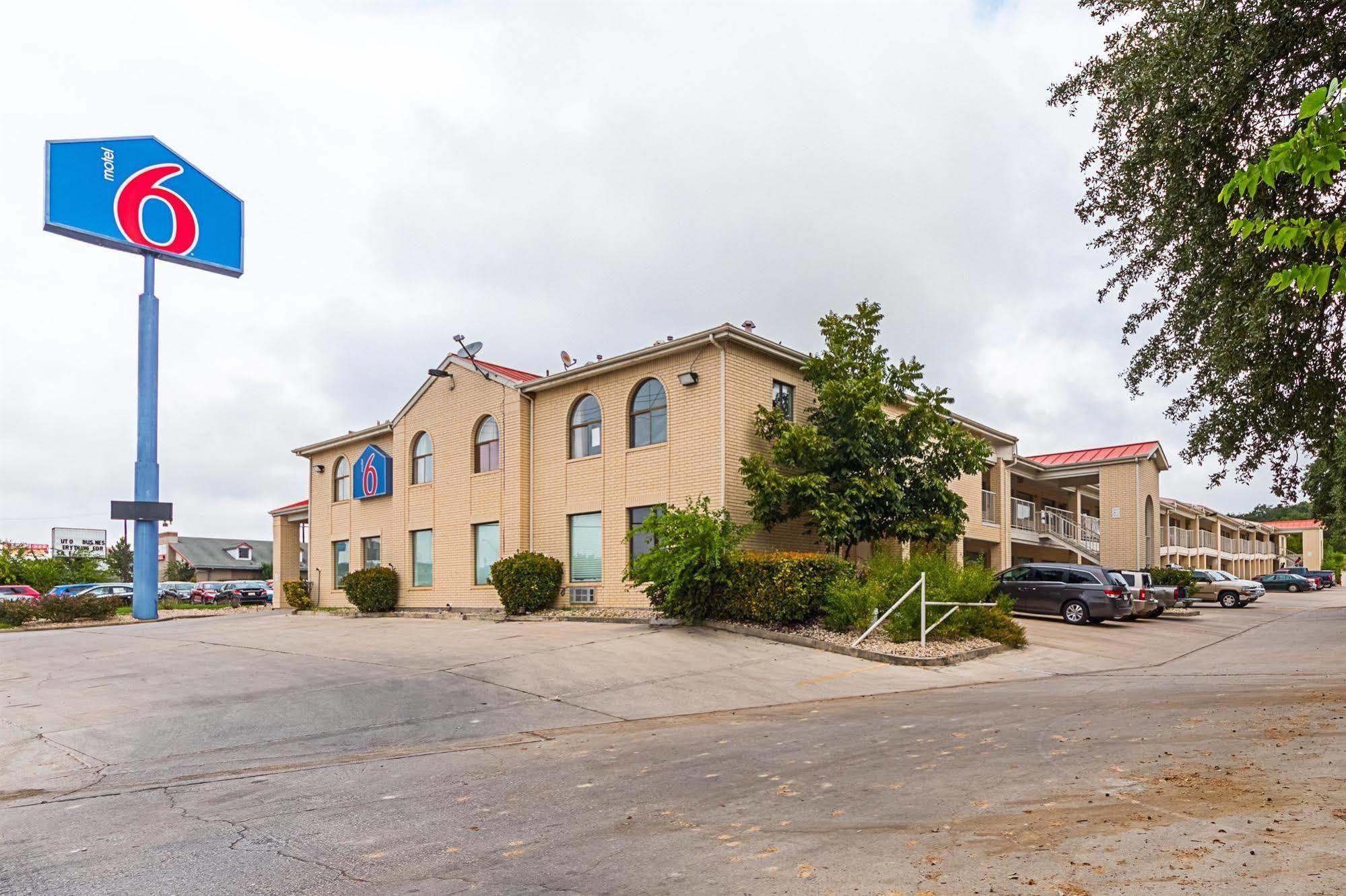 Motel 6-San Antonio, Tx - Fiesta Trails Bagian luar foto