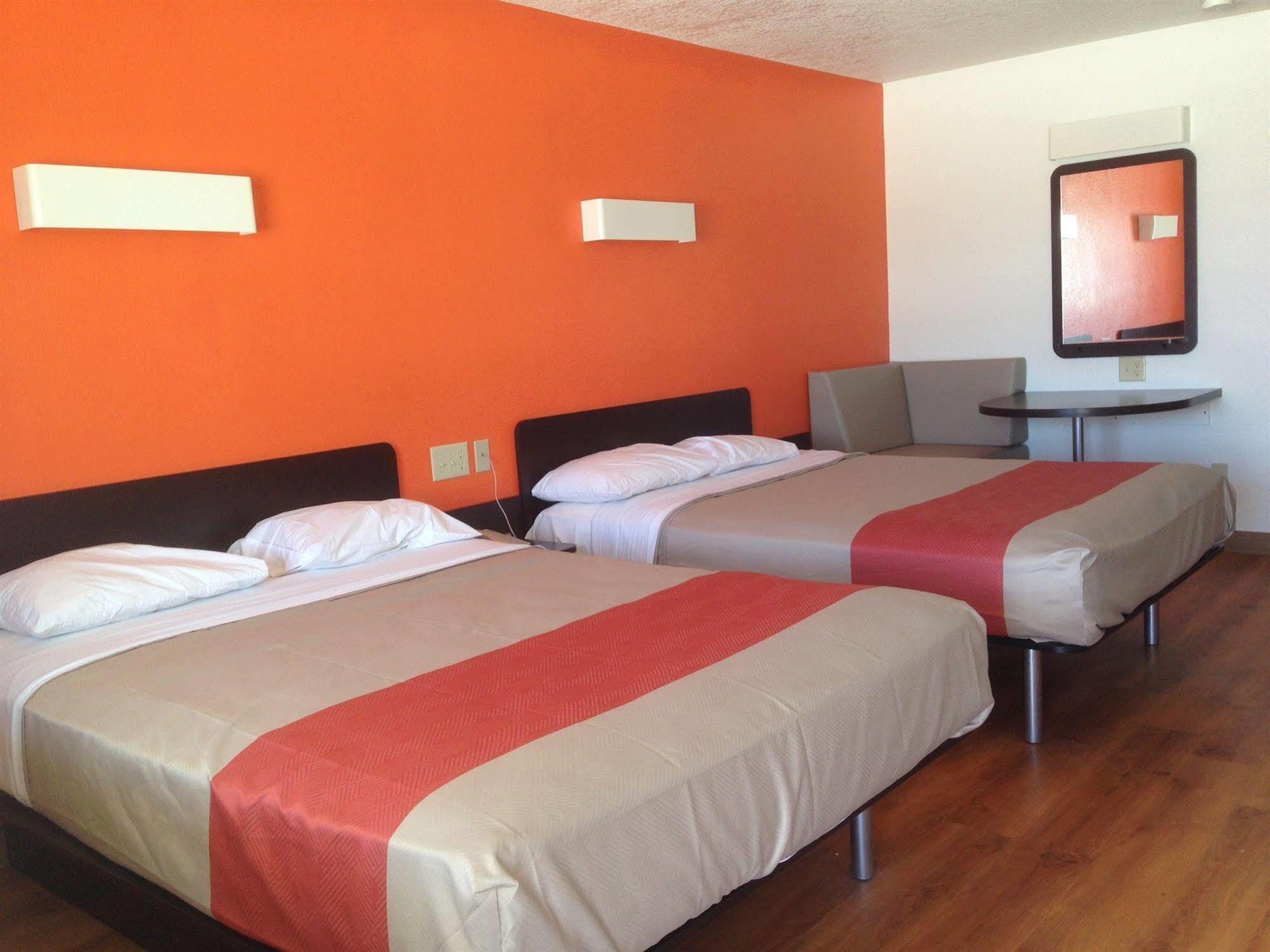Motel 6-San Antonio, Tx - Fiesta Trails Bagian luar foto