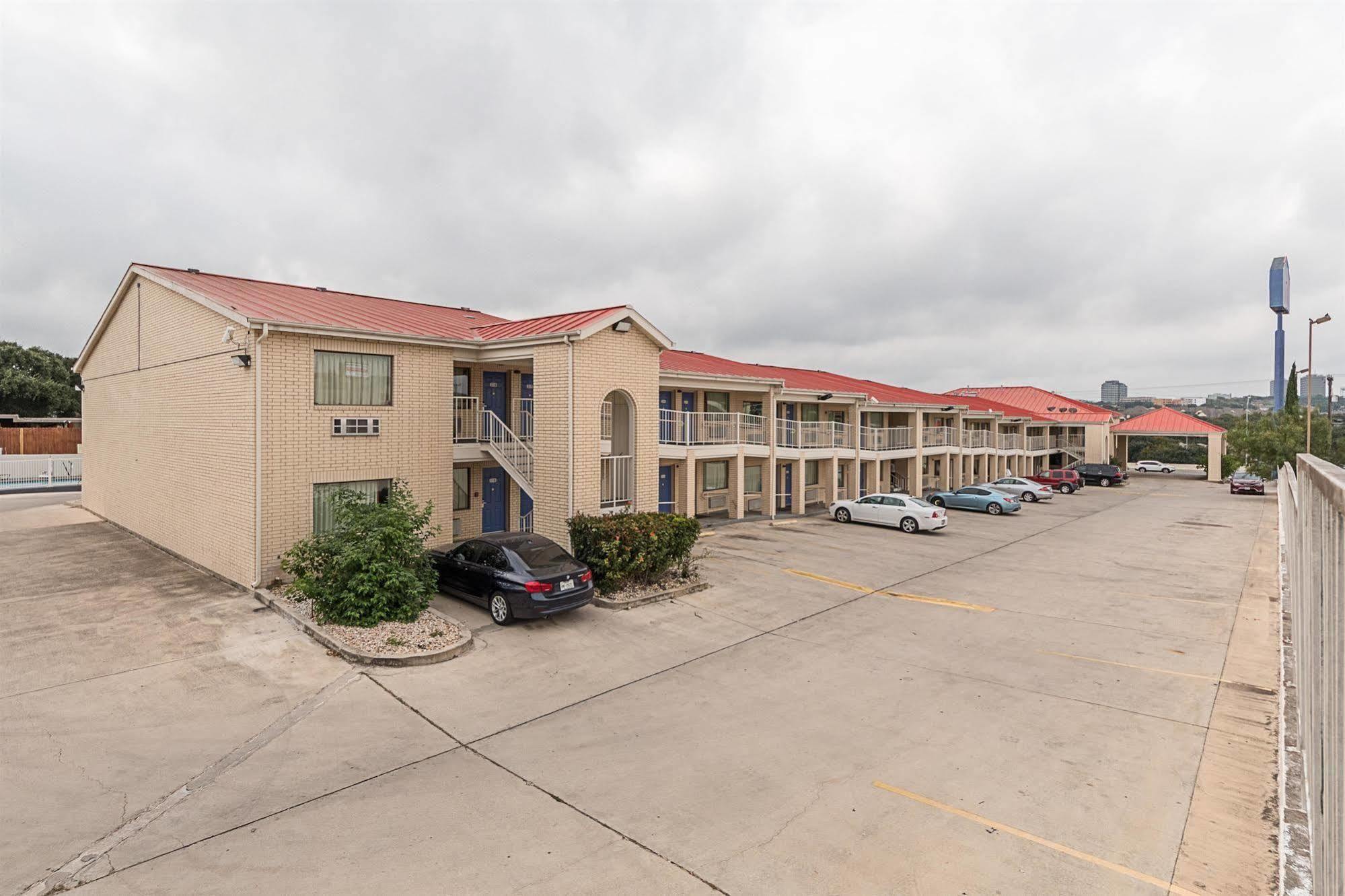 Motel 6-San Antonio, Tx - Fiesta Trails Bagian luar foto