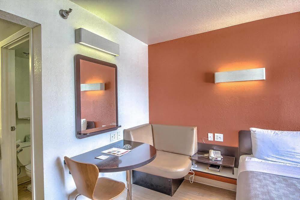 Motel 6-San Antonio, Tx - Fiesta Trails Bagian luar foto